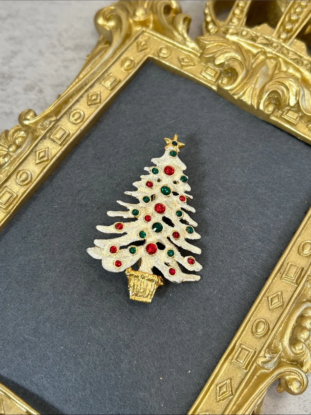 Vintage Festive Eisenberg Gold Flocked Christmas Tree Pin w Red & Green Rhinesto